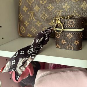 Fashion Keychain/Airpod Holder✨